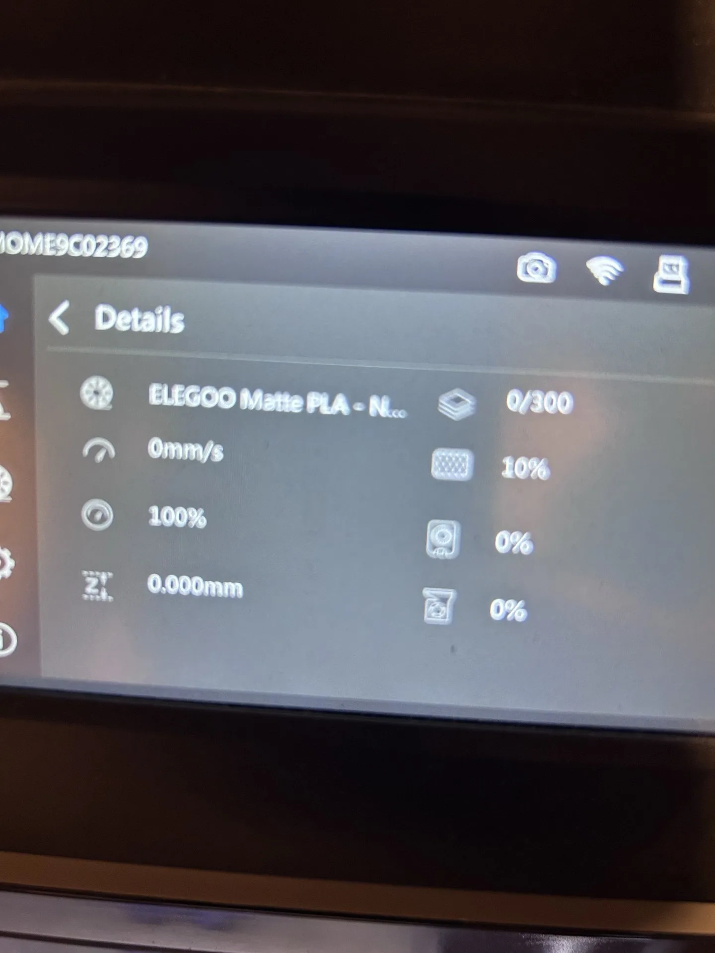 The large-job details screen showing 300 layers, 10 percent infill, and a 100 percent speed multiplier.