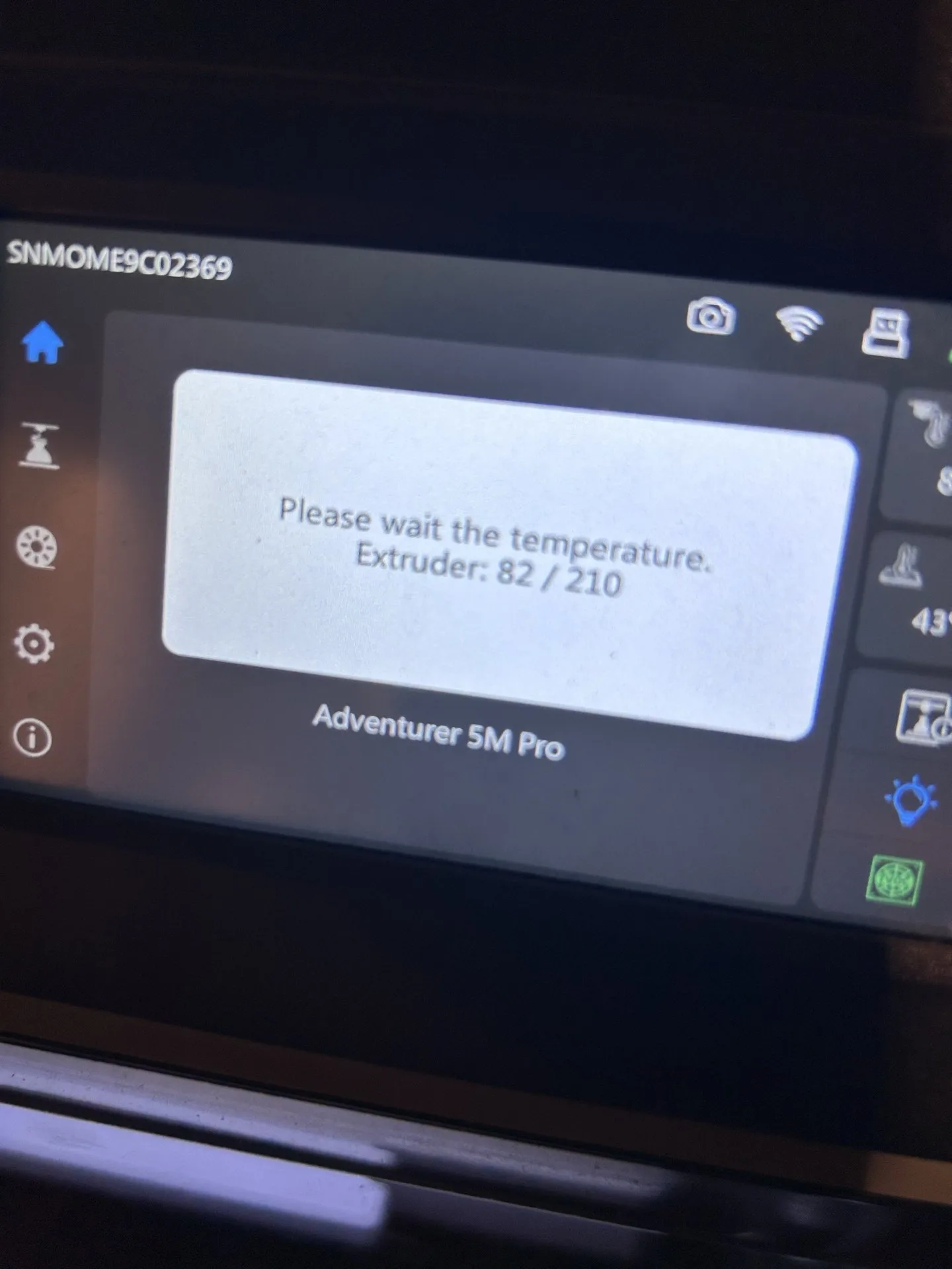 A temperature-wait dialog showing the extruder at 82 degrees with a target of 210 degrees Celsius.